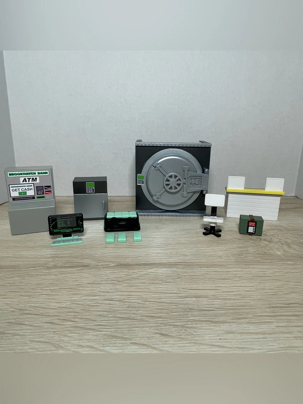 Roblox’s Brookhaven Bank Brookhaven Outlaw And Order Toy Set NO CODE Incomplete